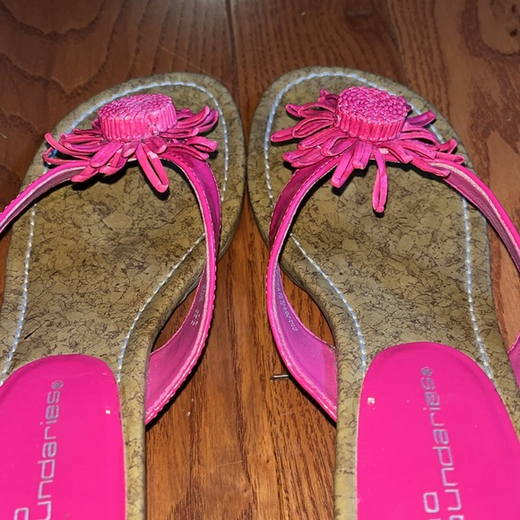 No boundaries shoe daisy 2” heel  71/2 - Picture 6 of 10